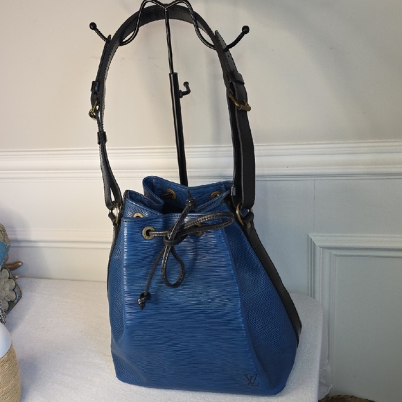 Louis Vuitton Handbags - Louis Vuitton Epi Blue Bucket Bag With COA